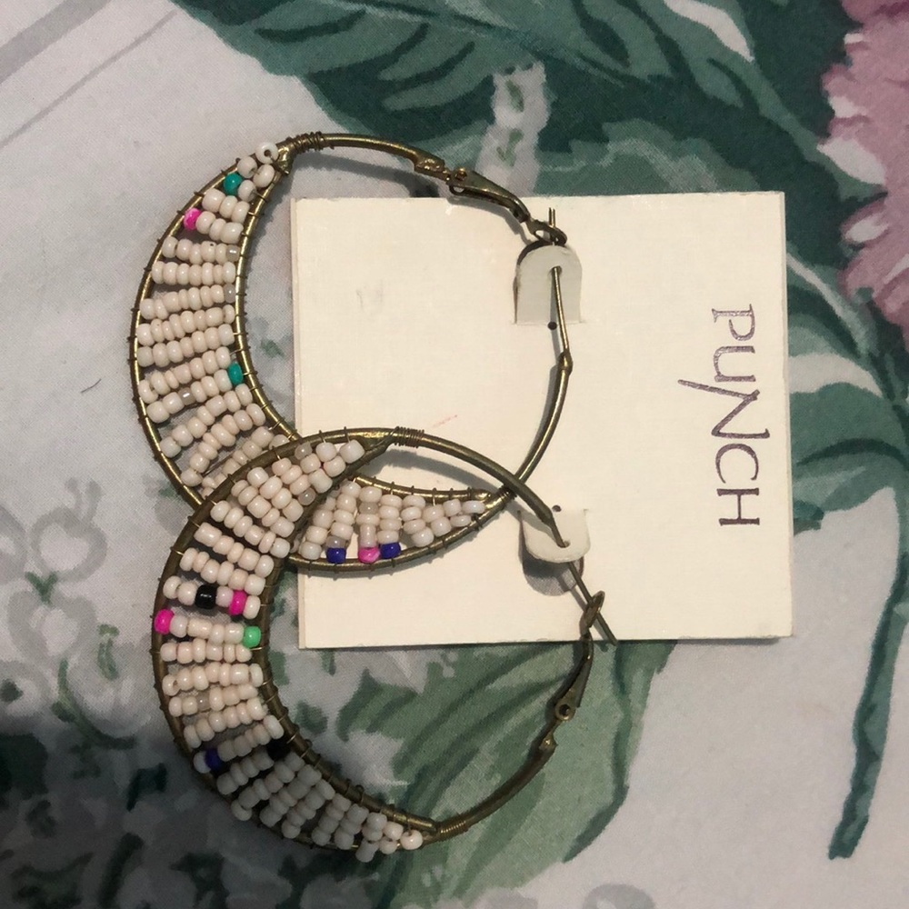 Beaded earrings with gold outline